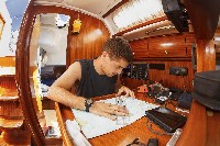 PORT: marina Betina (Murter), Chorwacja. Trasa: porty Dalmacji. Start sobota godz. 17:00, koniec: sobota godz. 08:00. <br />PROGRAM KURSU: manewry na silniku, żaglach, nawigacja, locja, VHF, obsługa jachtu