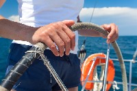 PORT: marina Betina (Murter), Chorwacja. Trasa: porty Dalmacji. Start sobota godz. 17:00, koniec: sobota godz. 08:00. <br />PROGRAM KURSU: manewry na silniku, żaglach, nawigacja, locja, VHF, obsługa jachtu