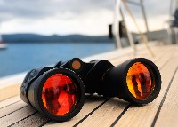 PORT: marina Betina (Murter), Chorwacja. Trasa: porty Dalmacji. Start sobota godz. 17:00, koniec: sobota godz. 08:00. <br />PROGRAM KURSU: manewry na silniku, żaglach, nawigacja, locja, VHF, obsługa jachtu