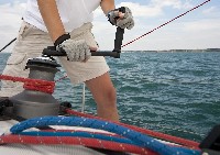 PORT: marina Betina (Murter), Chorwacja. Trasa: porty Dalmacji. Start sobota godz. 17:00, koniec: sobota godz. 08:00. <br />PROGRAM KURSU: manewry na silniku, żaglach, nawigacja, locja, VHF, obsługa jachtu